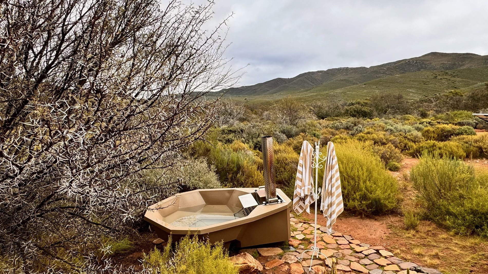 Karoo chalet and mountain views